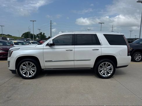 Used 2017 Cadillac Escalade Premium Luxury AWD/4WD image 27