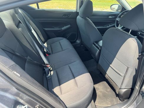 Used 2024 Nissan Altima 2.5 SV FWD image 10