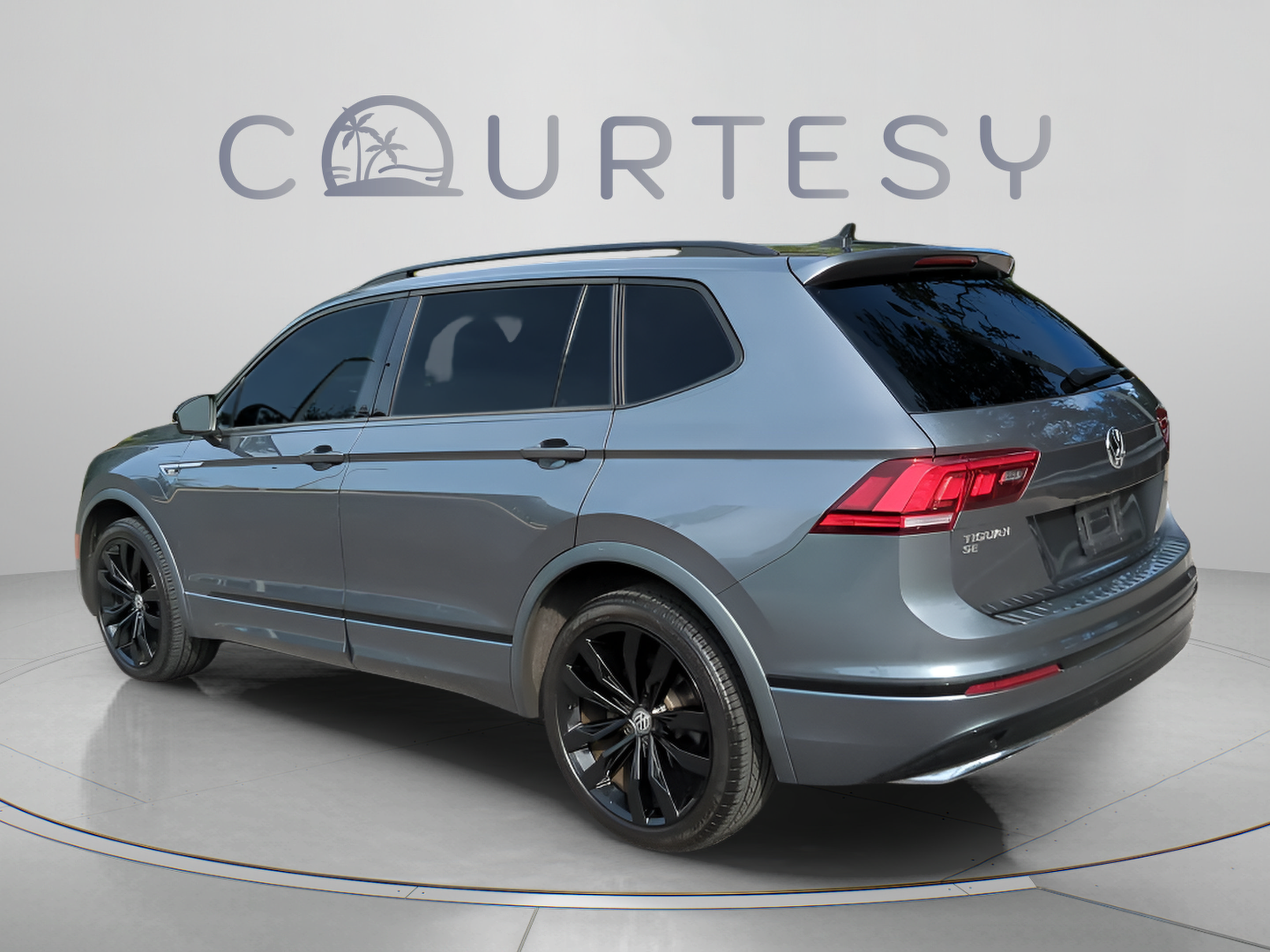 Used 2020 Volkswagen Tiguan SE R-Line FWD image 5