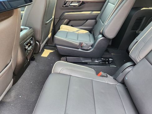 New 2025 Chevrolet Suburban Premier image 20