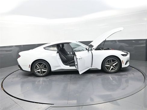 Used 2024 Ford Mustang Coupe image 38