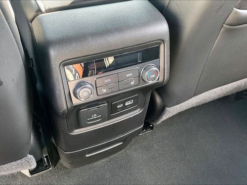 Used 2022 GMC Acadia SLT w/ Technology Package image 10