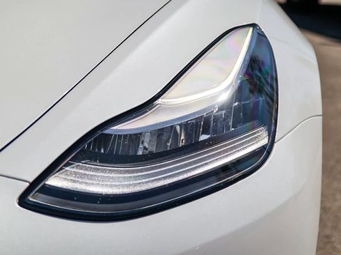 Used 2020 Tesla Model 3 Standard Range Plus image 10