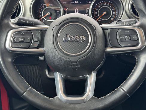 Used 2019 Jeep Wrangler Unlimited Sahara AWD/4WD image 9
