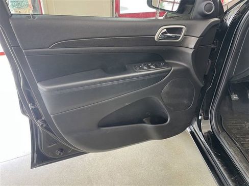 Used 2017 Jeep Grand Cherokee Altitude AWD/4WD image 11