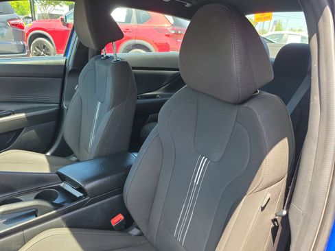 Used 2025 Hyundai Elantra Sport image 16