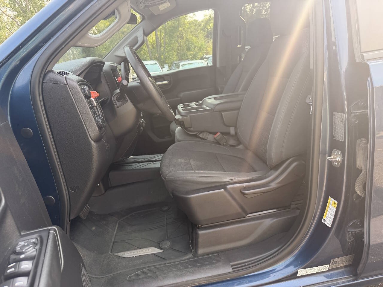 Used 2019 Chevrolet Silverado 1500 Custom Trail Boss w/ Custom Convenience Package AWD/4WD image 9