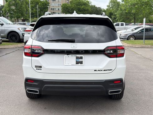 Used 2025 Honda Pilot Black Edition image 10