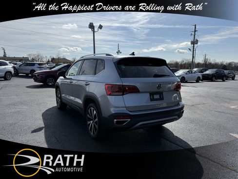 Used 2024 Volkswagen Taos SE image 7