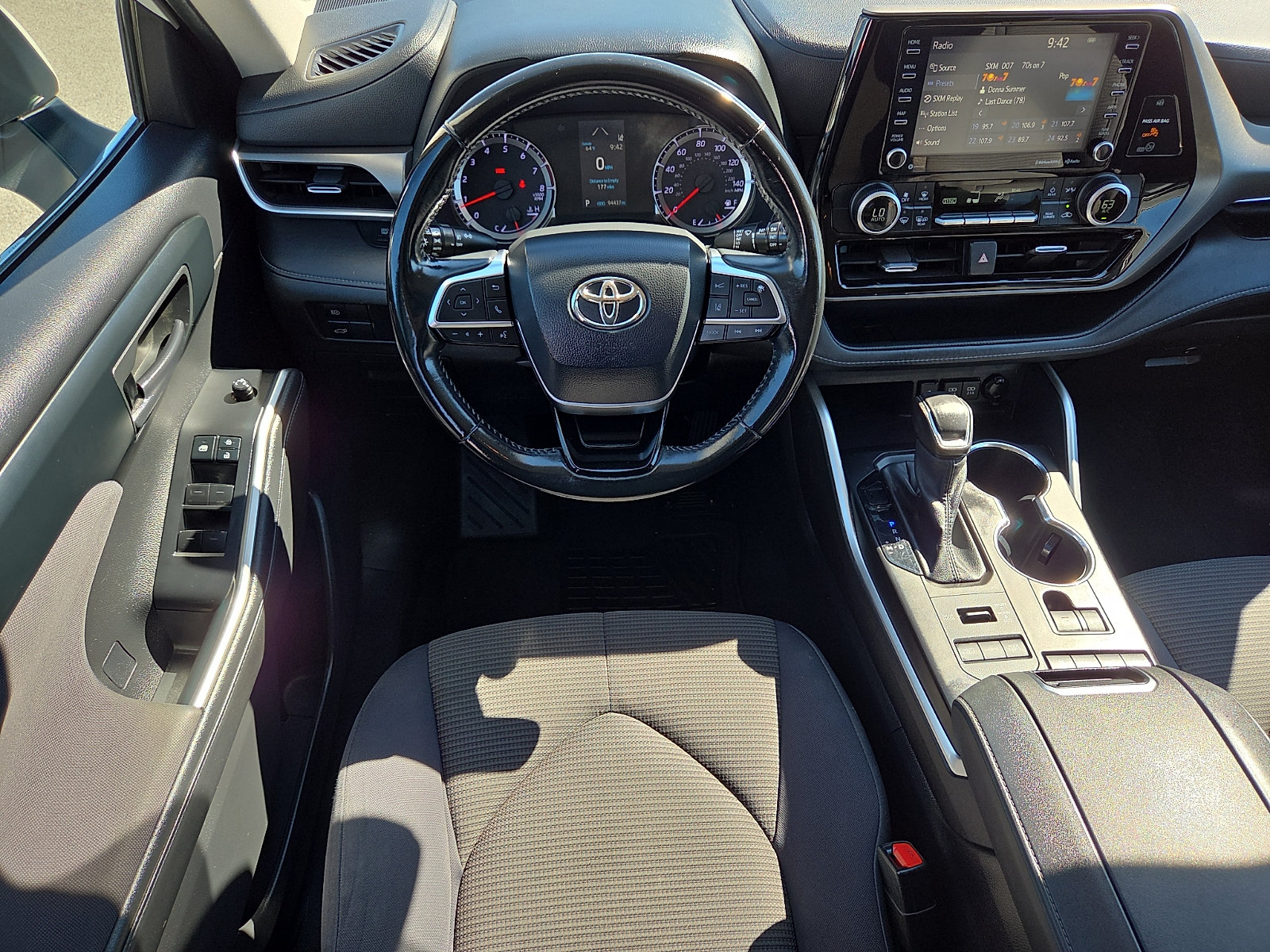 Used 2021 Toyota Highlander LE AWD/4WD image 13