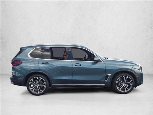 Used 2024 BMW X5 xDrive40i w/ Premium Package AWD/4WD image 4