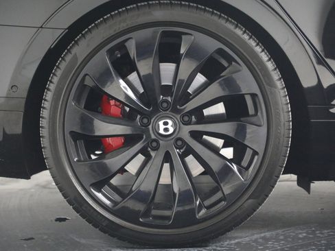 Certified 2023 Bentley Flying Spur V8 image 16