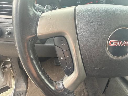 Used 2011 GMC Yukon XL SLT w/ SLT-2 Equipment Package AWD/4WD image 17
