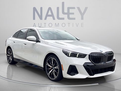 Used 2027 BMW 530i xDrive w/ M Sport Package AWD/4WD image 5