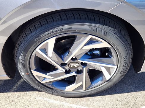 New 2025 Hyundai Elantra Sport image 16