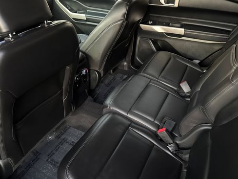 Certified 2022 Ford Explorer XLT w/ Equipment Group 202A image 13