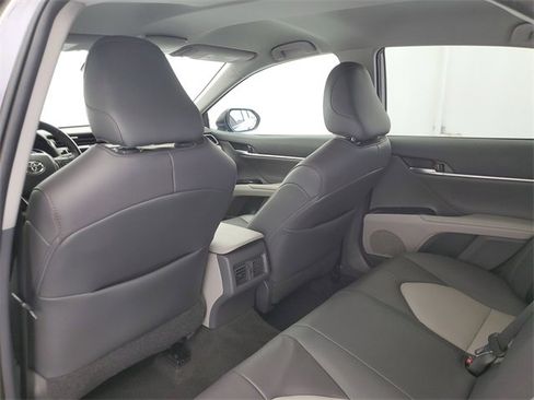Used 2020 Toyota Camry XLE image 13