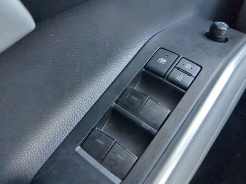 Used 2021 Toyota Highlander XLE image 21