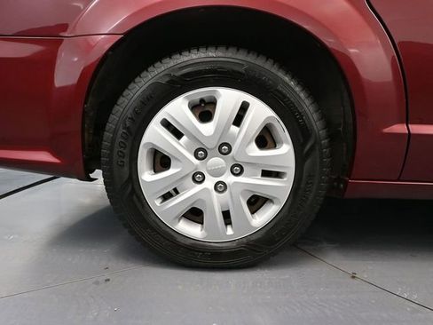 Used 2020 Dodge Grand Caravan SE w/ UConnect Hands-Free Group image 14