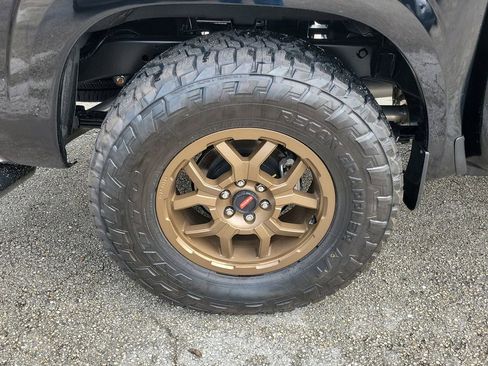 New 2025 Nissan Frontier SV w/ SV Convenience Package image 9