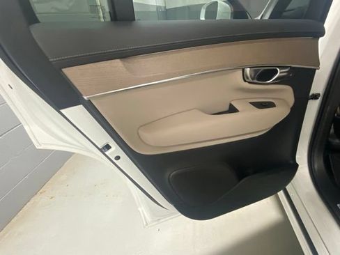 Used 2025 Volvo XC90 B6 Plus AWD/4WD image 8