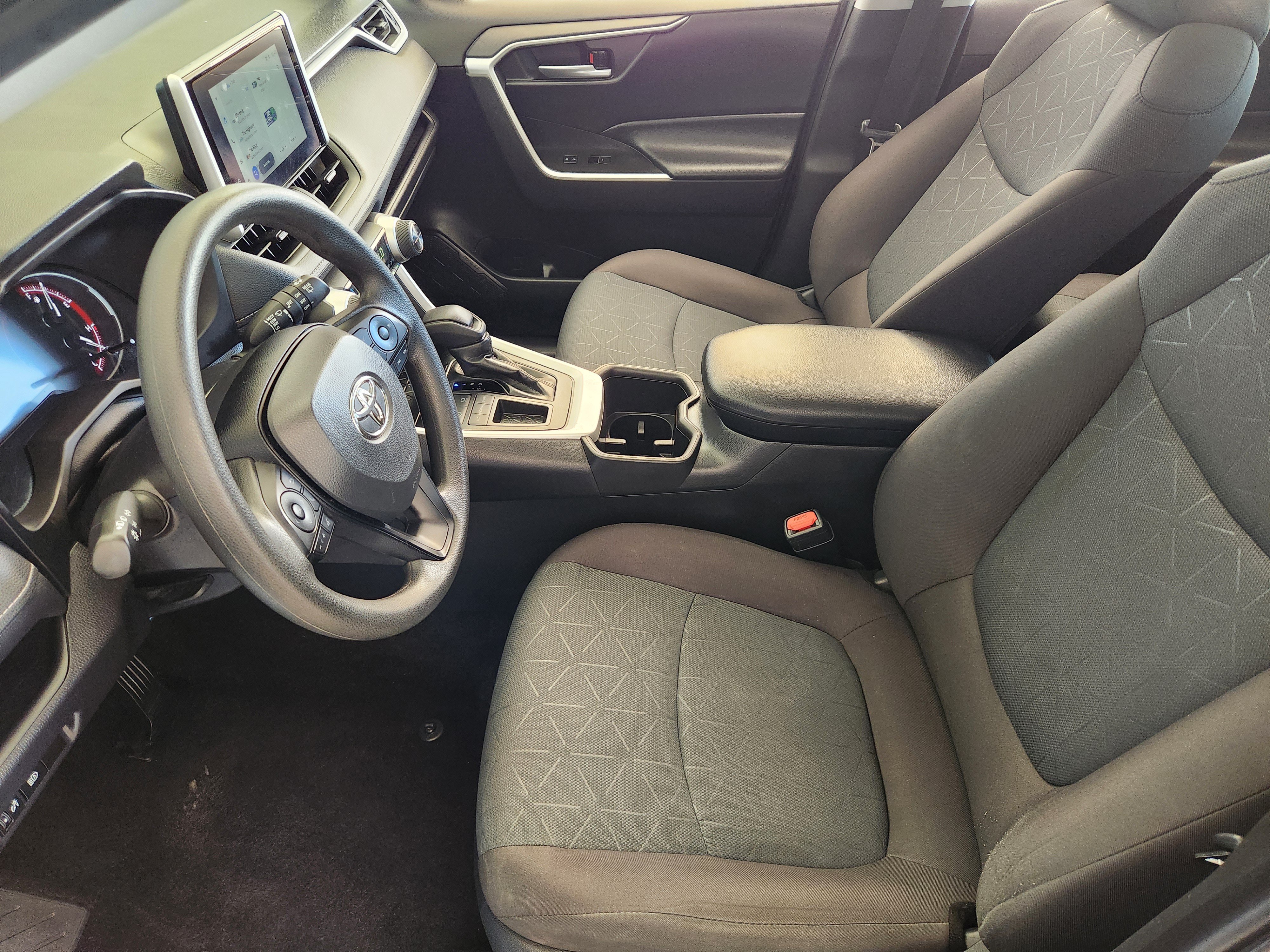 Used 2025 Toyota RAV4 XLE FWD image 14