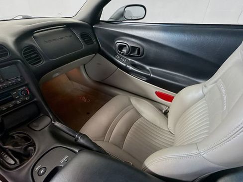 Used 2003 Chevrolet Corvette Coupe RWD image 23