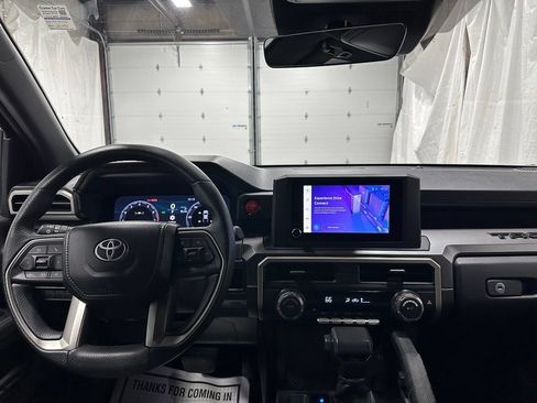 Used 2025 Toyota Tacoma TRD Off-Road AWD/4WD image 15