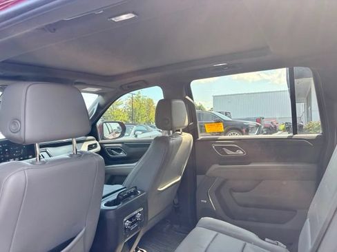 Used 2022 GMC Yukon XL SLT w/ SLT Luxury Package AWD/4WD image 8