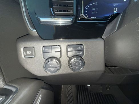 Certified 2022 Chevrolet Silverado 1500 LTZ w/ Z71 Off-Road Package image 26