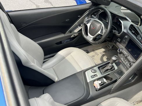 Used 2019 Chevrolet Corvette Stingray Coupe w/ Z51 1LT RWD image 16