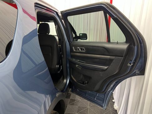 Used 2018 Ford Explorer XLT AWD/4WD image 18