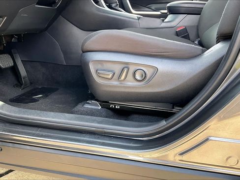 Used 2025 Toyota RAV4 XLE FWD image 36