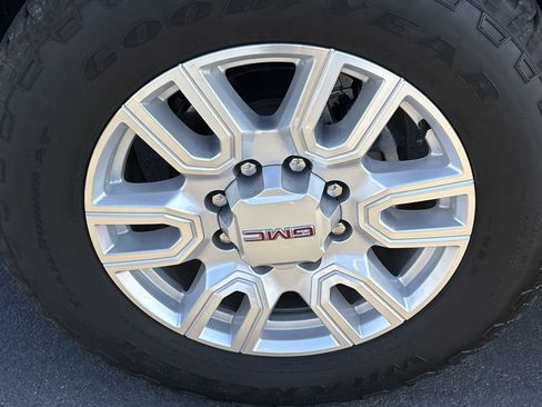 Used 2022 GMC Sierra 2500 SLT w/ SLT Convenience Package image 33