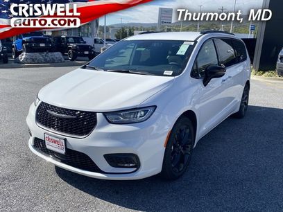 New 2026 Chrysler Pacifica Select w/ S Appearance Package