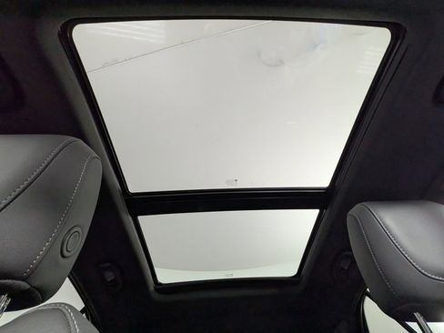 Certified 2022 Cadillac XT4 Premium Luxury w/ Enhanced Visibility Package image 12