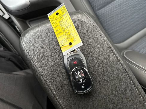 Used 2024 Buick Envista Preferred image 35