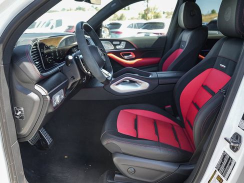 Used 2025 Mercedes-Benz GLE 53 AMG 4MATIC image 18