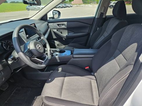Used 2024 Nissan Rogue SV FWD image 9