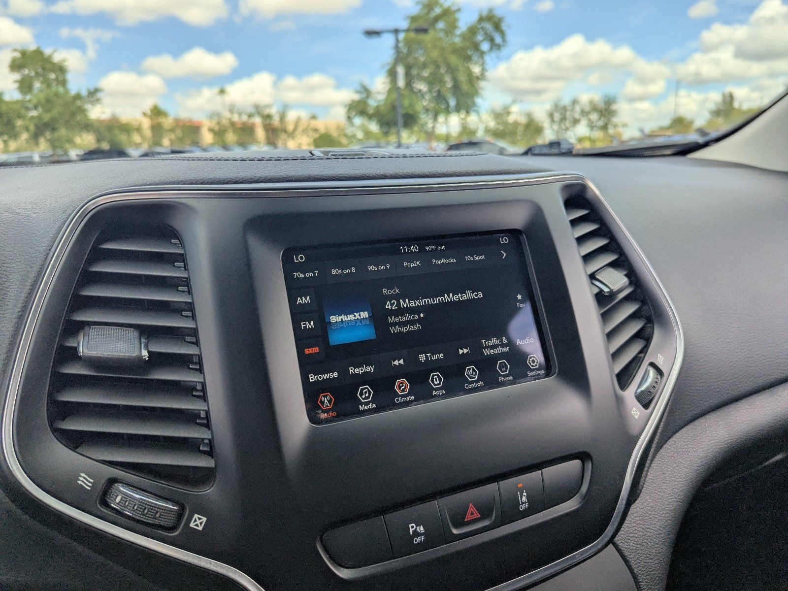 Used 2020 Jeep Cherokee Latitude Lux w/ Comfort/Convenience Group FWD image 24
