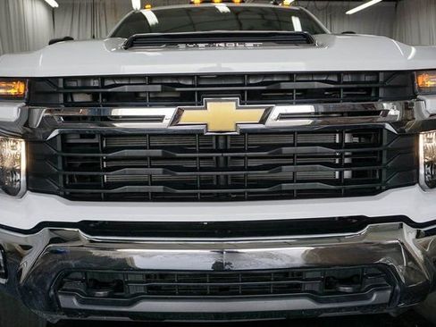 Used 2025 Chevrolet Silverado 3500 LT w/ Convenience Package image 3