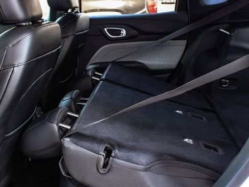 Used 2024 Jeep Compass Latitude image 35