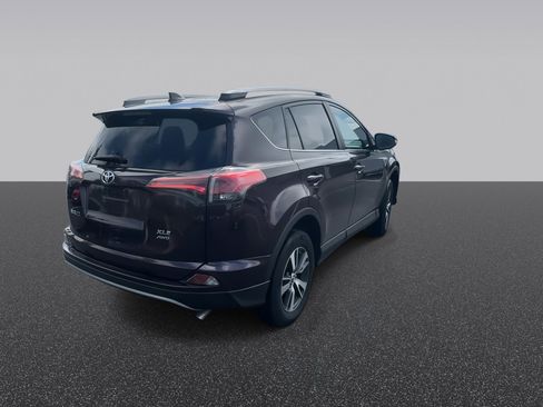Used 2018 Toyota RAV4 XLE AWD/4WD image 9