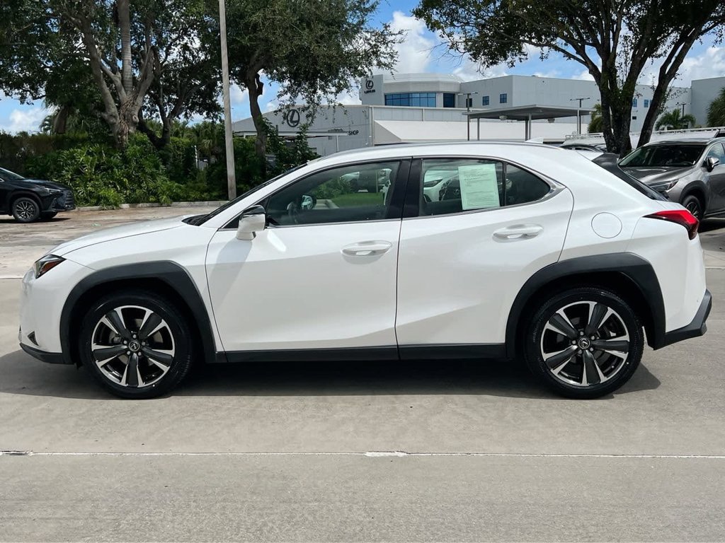 Used 2019 Lexus UX 200 w/ Premium Package FWD image 4