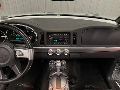 Used 2005 Chevrolet SSR w/ Preferred Equipment Group RWD image 29