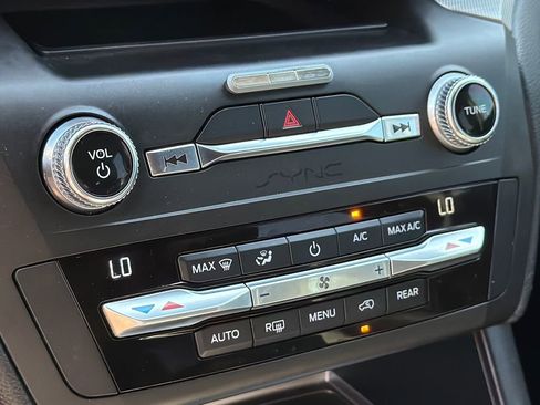 Used 2020 Ford Explorer XLT w/ Equipment Group 202A image 25