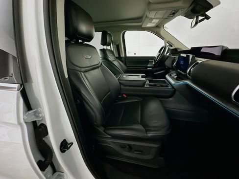 Used 2025 Ford Expedition Max Platinum image 31