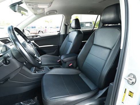Used 2018 Volkswagen Tiguan SEL FWD image 22