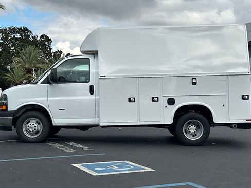 New 2024 Chevrolet Express 3500 w/ Power Convenience Package image 6