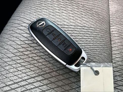 Certified 2025 Nissan Rogue SV image 14